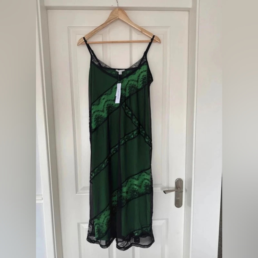 Elegant Green Lace Trim Nightgown
